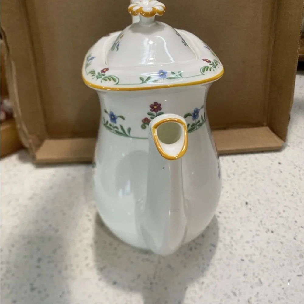 Wedgwood Charleston Coffee Pot‎ 1979-80 Discontinued